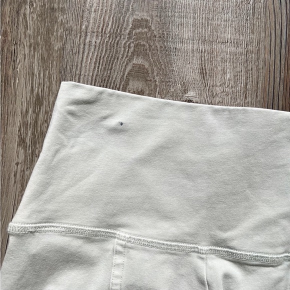 Aerie Offline High-Rise Real Me 7/8 Legging in Light Gray - Picture 6 of 6